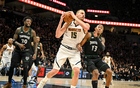 掘金输球又输人！NBA季后赛变剩者为王，湖人还有机会夺冠吗？